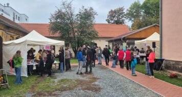MISIJNÍ NEDĚLE V UHŘÍNĚVSI SPOJILA DOBROČINNOST A RADOST ZE SETKÁNÍ